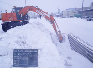 河川雪割り作業（平成29年）